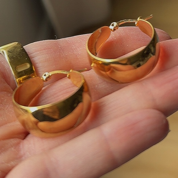 Stainless Steel Gold Chunky Hoop Earrings with High-Shine Finish - Picture 9 of 9